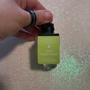 Bath & Body Works Tahiti Island Dream Wallflower Refill - Green